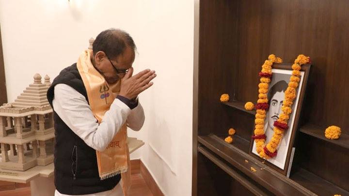 मुख्यमंत्री श्री चौहान ने अमर शहीद हेमू कालाणी के बलिदान दिवस पर नमन किया